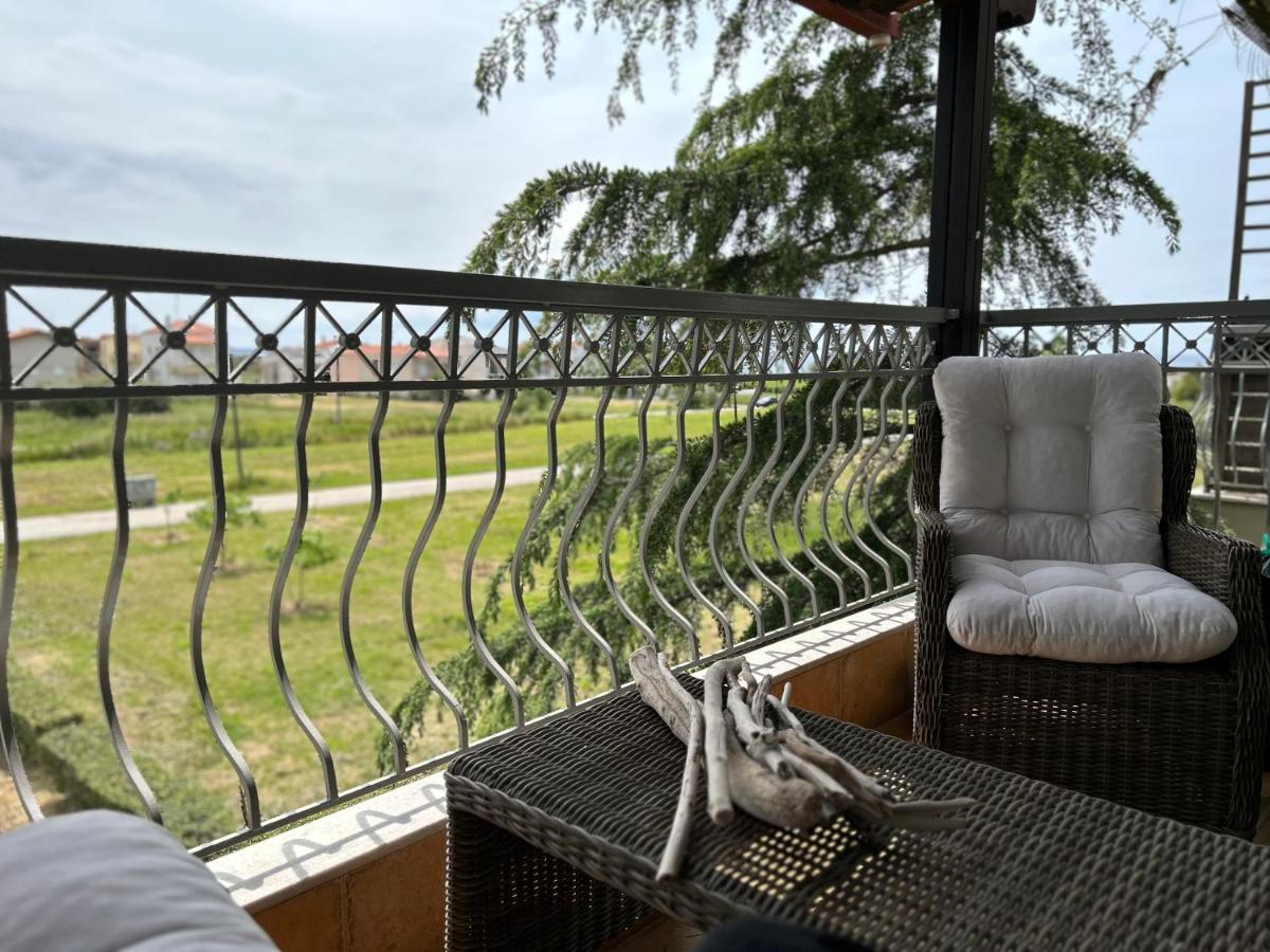 Calliopes By The Sea Boutique Suites Paralia Dionysiou Ngoại thất bức ảnh