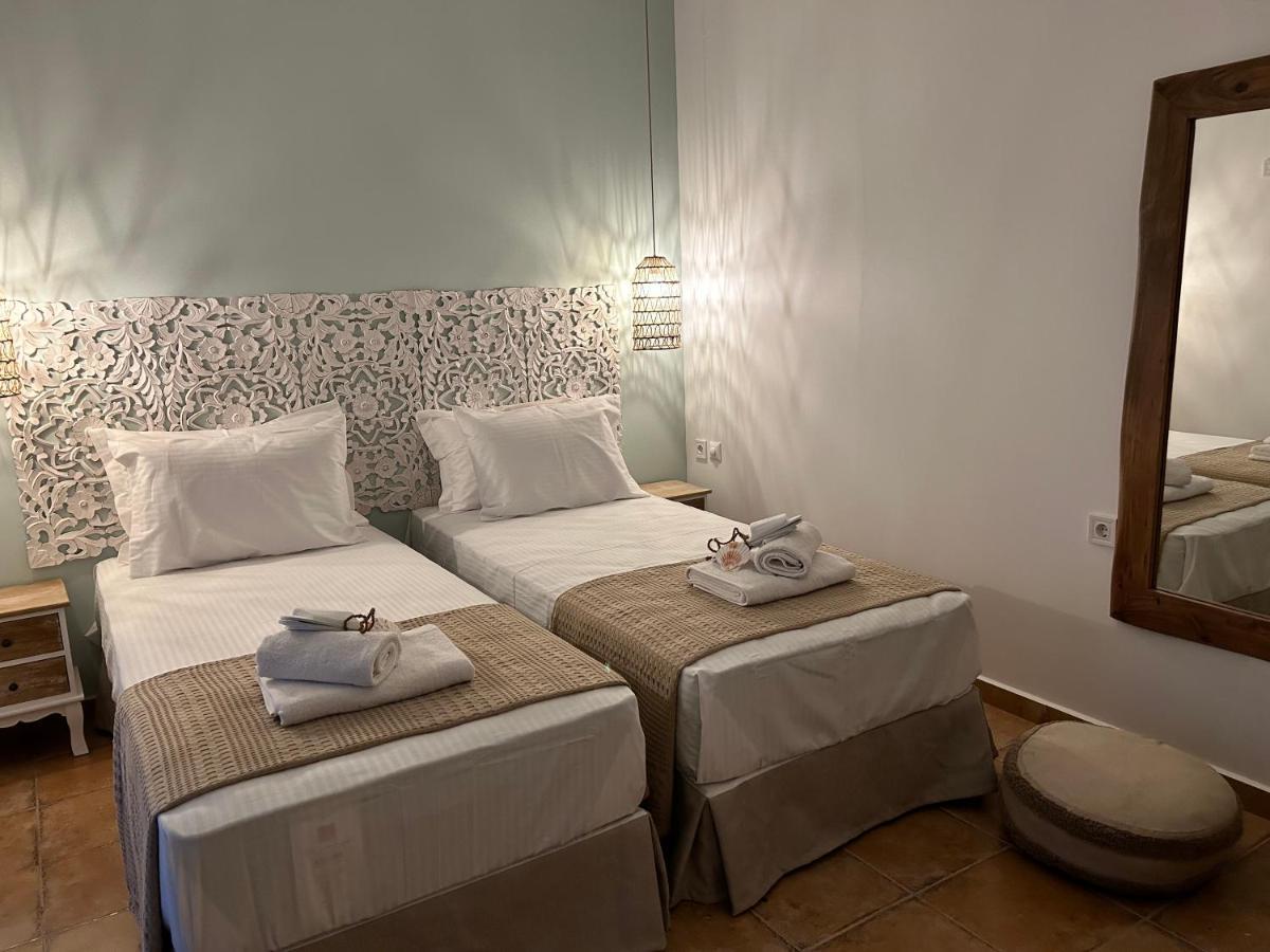 Calliopes By The Sea Boutique Suites Paralia Dionysiou Ngoại thất bức ảnh
