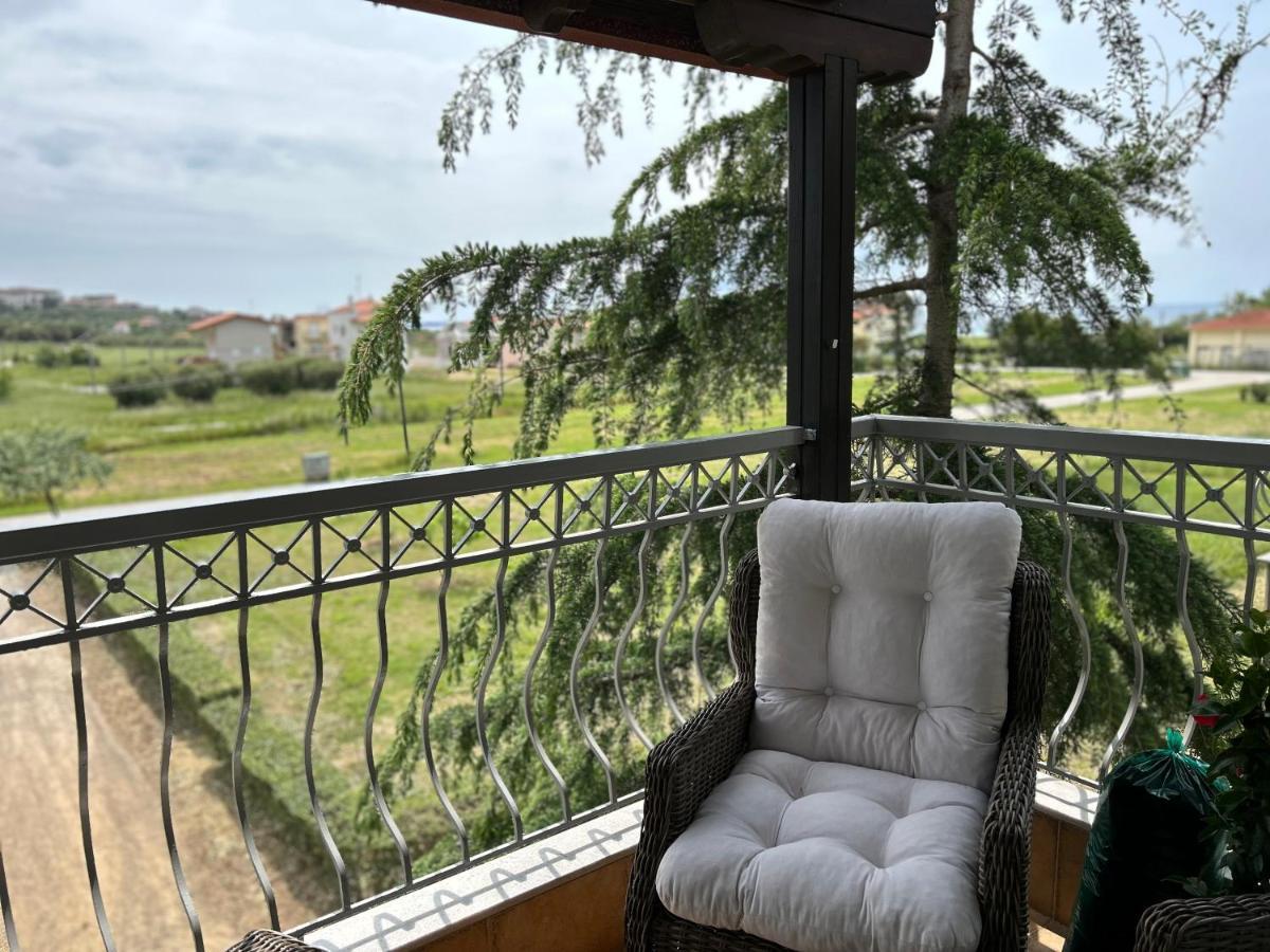 Calliopes By The Sea Boutique Suites Paralia Dionysiou Ngoại thất bức ảnh