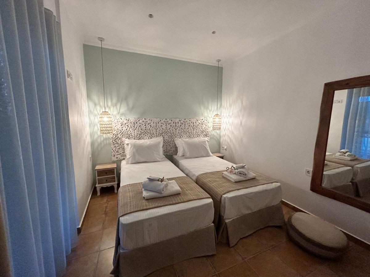 Calliopes By The Sea Boutique Suites Paralia Dionysiou Ngoại thất bức ảnh