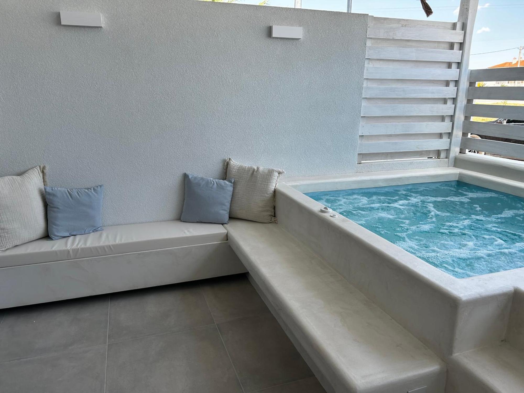 Calliopes By The Sea Boutique Suites Paralia Dionysiou Ngoại thất bức ảnh