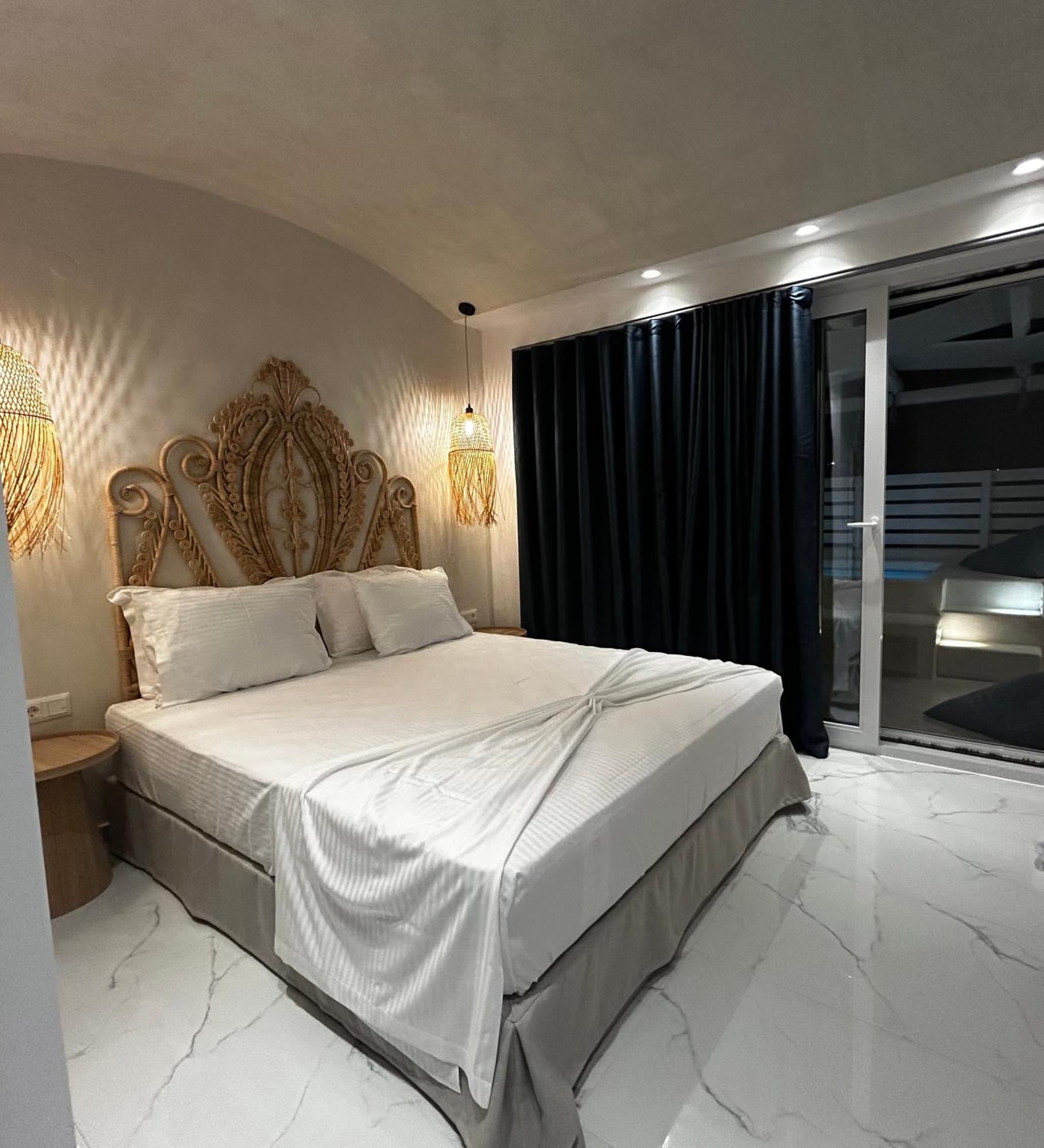 Calliopes By The Sea Boutique Suites Paralia Dionysiou Ngoại thất bức ảnh