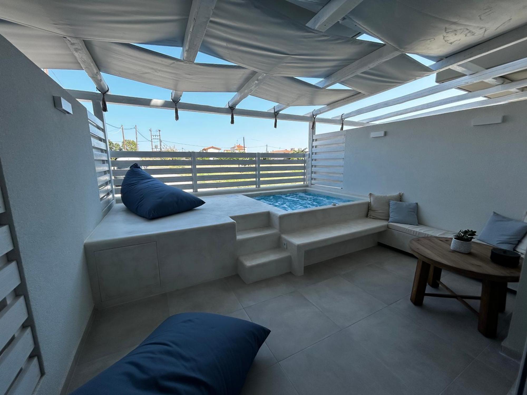 Calliopes By The Sea Boutique Suites Paralia Dionysiou Ngoại thất bức ảnh