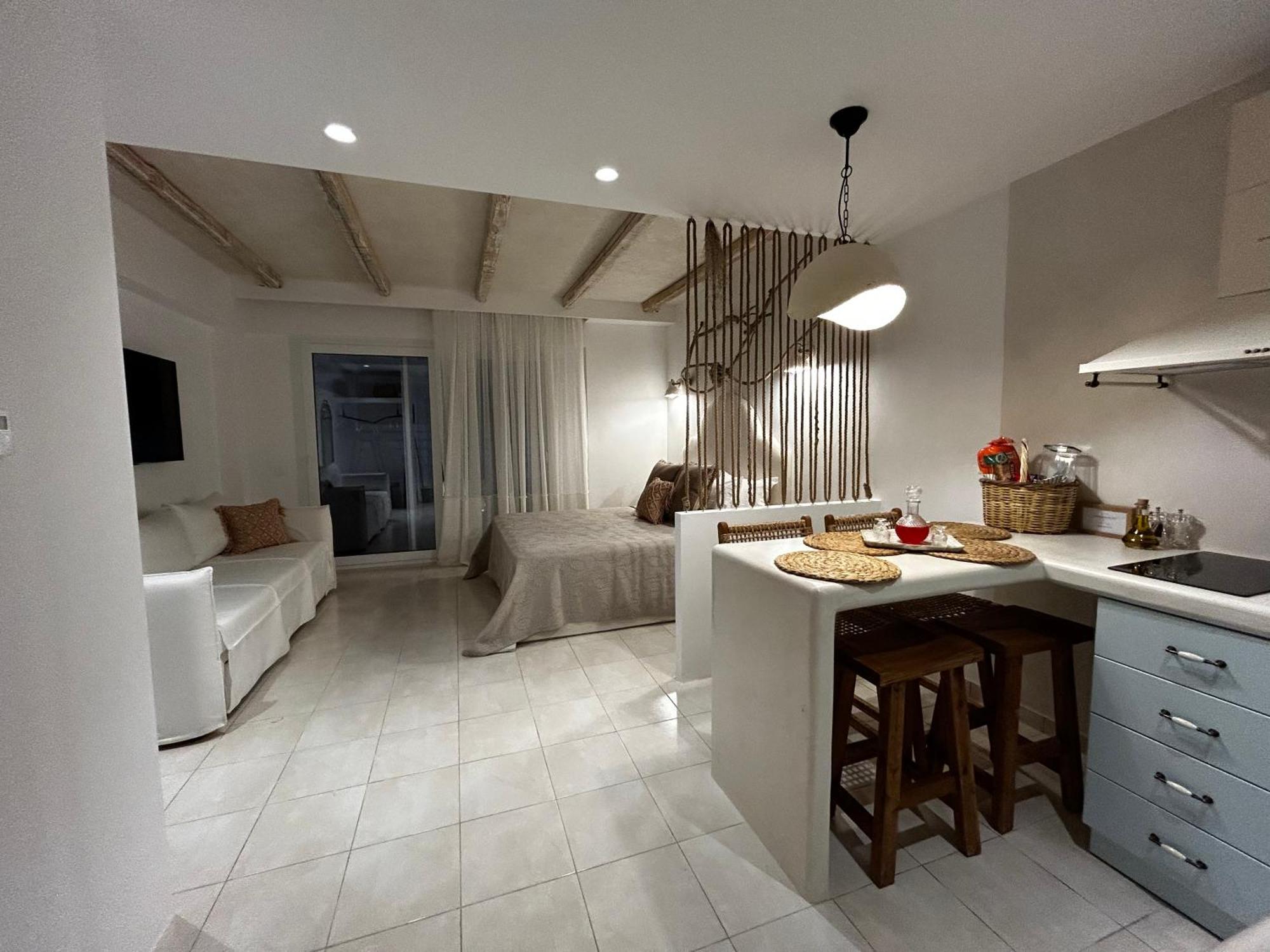Calliopes By The Sea Boutique Suites Paralia Dionysiou Ngoại thất bức ảnh