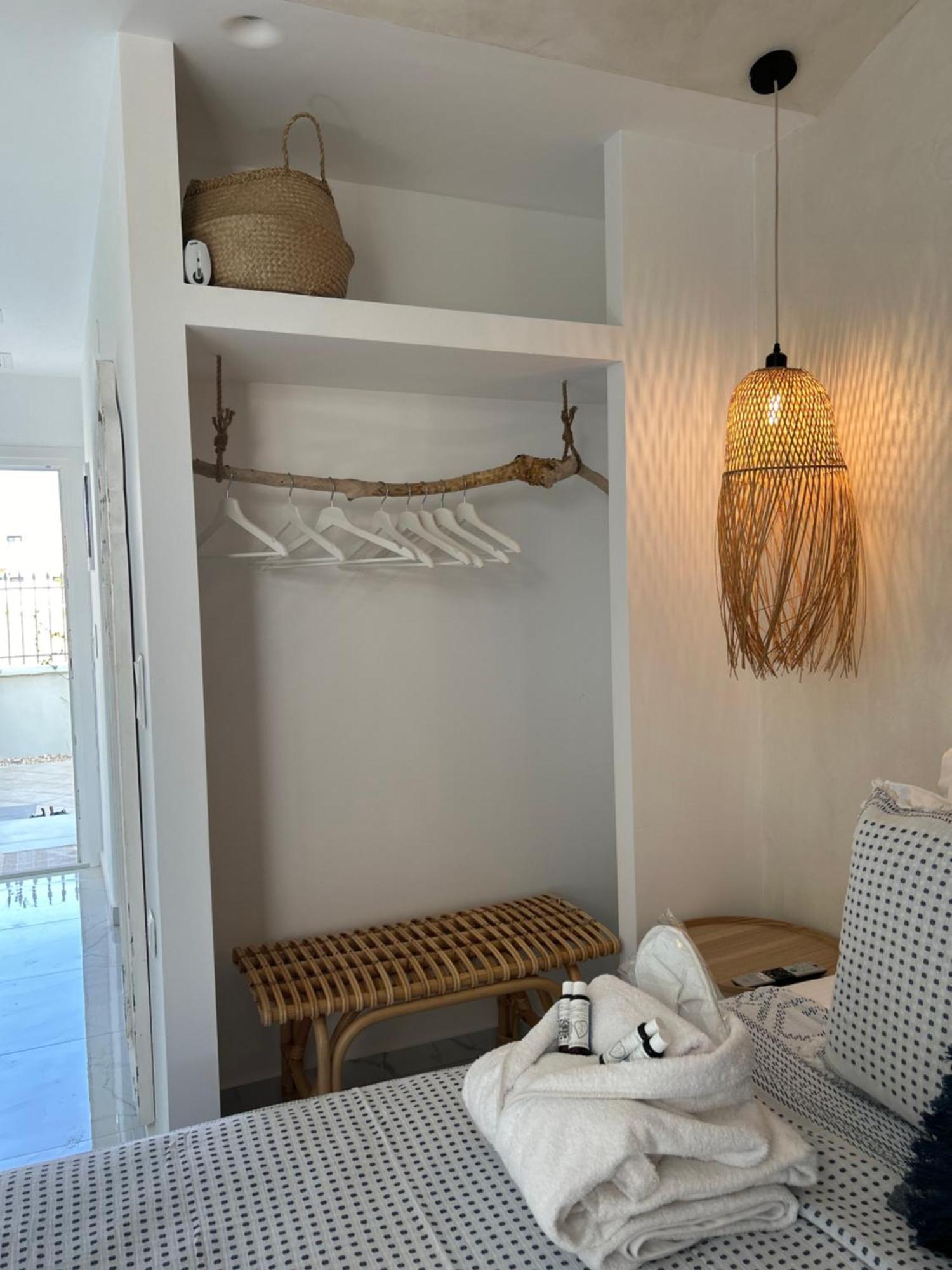 Calliopes By The Sea Boutique Suites Paralia Dionysiou Ngoại thất bức ảnh